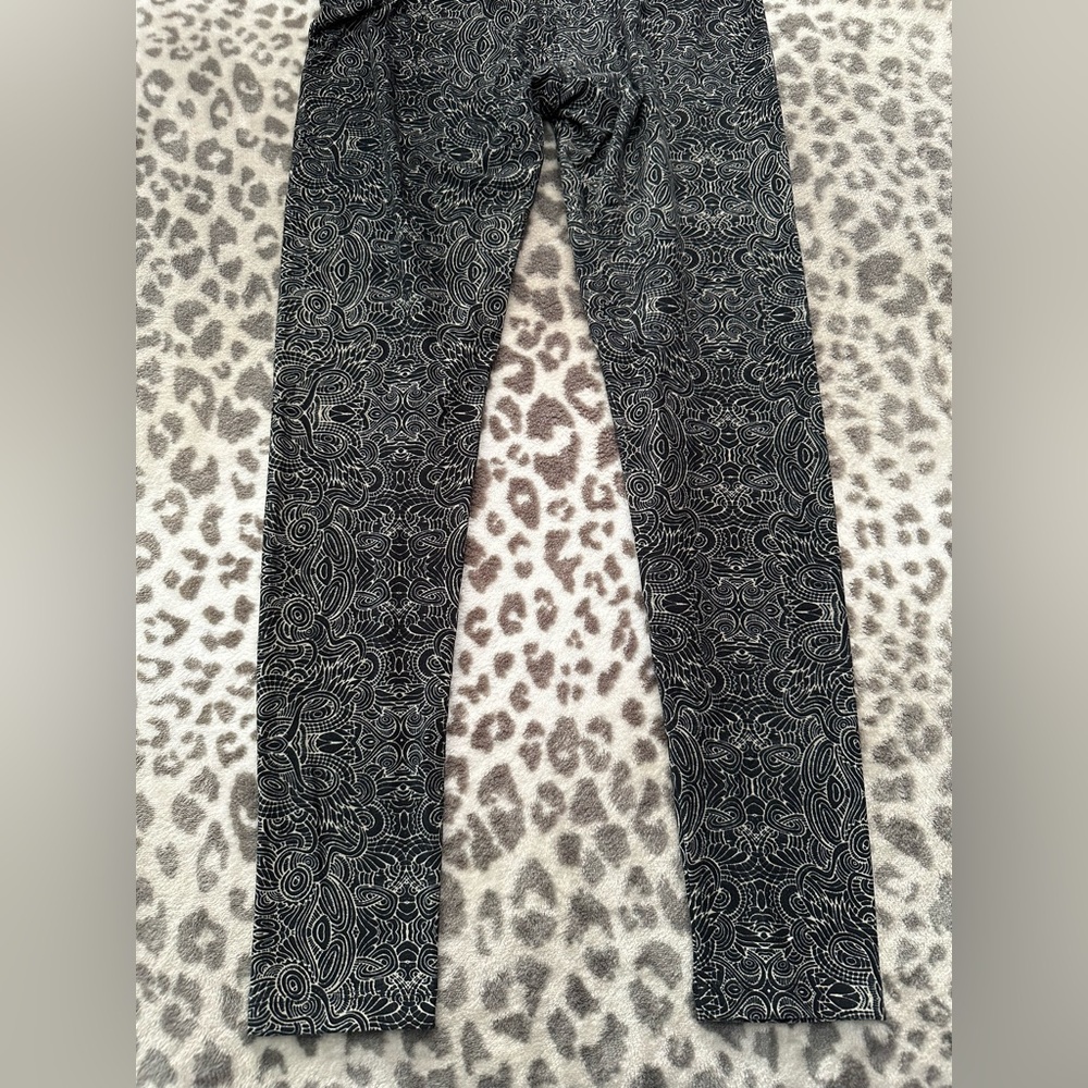 LuLaRoe Doodle Print Leggings in Black Tan One Size 2-10 - Picture 9 of 16